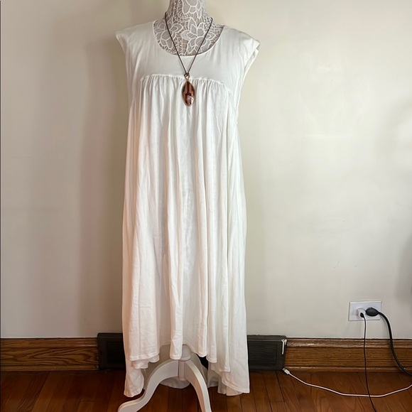 FP BEACH Dresses & Skirts - FP Madelyn Midi Beach Elegant White Sleeveless Dress high low and side pockets.
